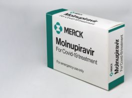Molnupiravir, primul antiviral creat special pentru tratarea COVID, ajunge în România