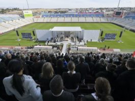 Un bărbat a vrut să intre cu un cuțit pe stadionul unde Papa Francisc oficia o slujbă