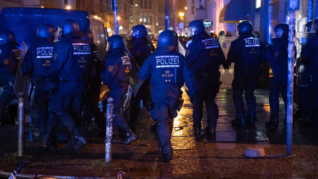 Concert cu 800 de persoane, întrerupt de poliția din Hamburg