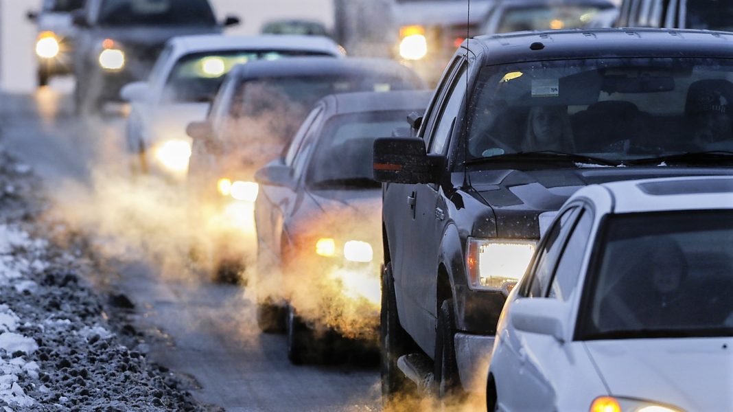Ministrul Mediului spune că taxele pentru mașinile poluante ar putea fi majorate