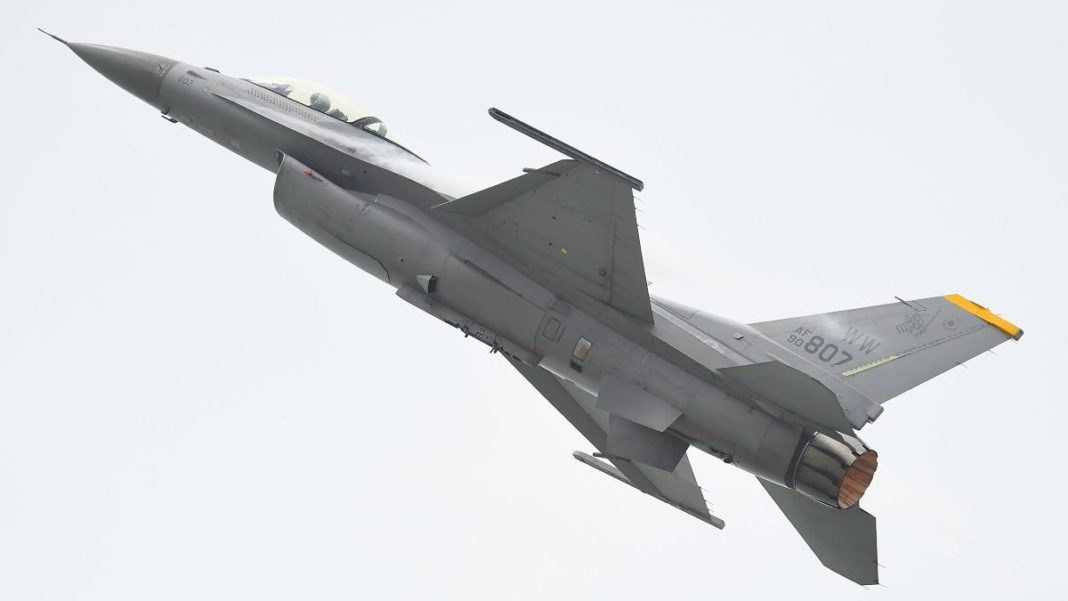 Prin achiziţia celor 32 de avioane F-16 se va asigura apărarea ţării prin misiuni de acoperire aeriană a teritoriului naţional