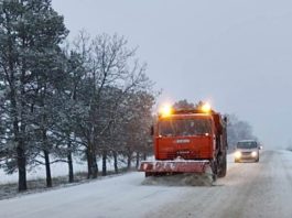 Șoselele vor rămâne înzăpezite în această iarnă dacă drumarii nu își vor primi măririle de salarii pe care le merită