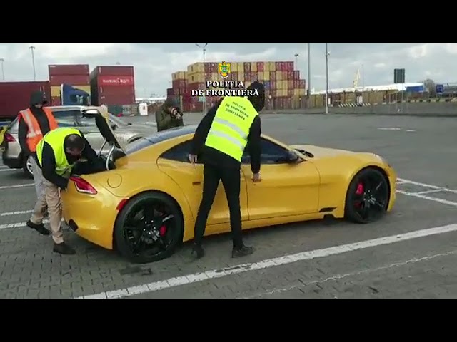 (VIDEO) Autovehicul de lux indisponibilizat în Portul Constanţa