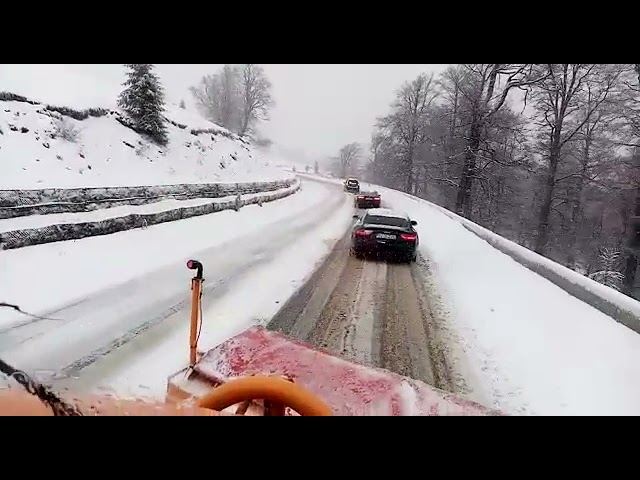 (VIDEO) Gorj: Se circulă greu în zona stațiunii turistice Rânca