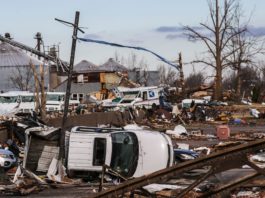 Peste 100 de morţi după ce şase state americane au fost lovite de zeci de tornade