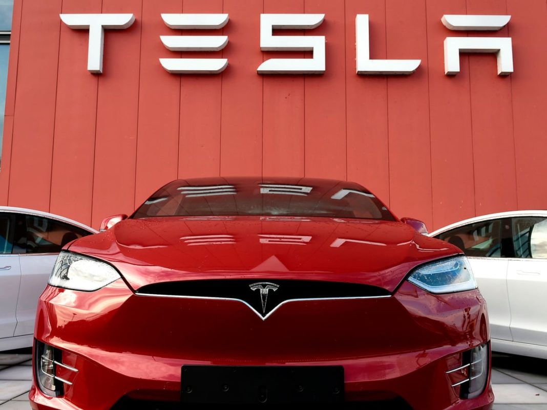 Vânzările Tesla au scăzut pentru prima dată în istoria companiei