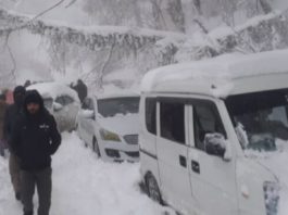 (VIDEO) Furtună de zăpadă în Pakistan. Cel puțin 16 turiști au murit în mașini