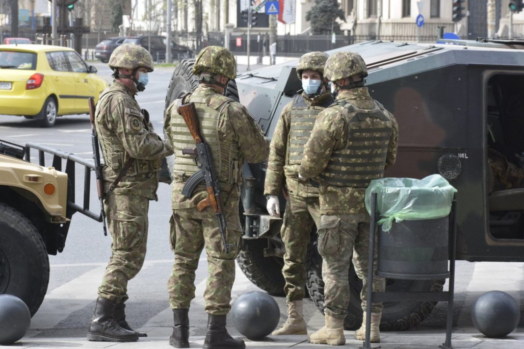 Alertă la o unitate militară din București din cauza unui pachet suspect