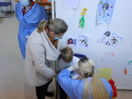 Primii minori au fost vaccinaţi la Craiova