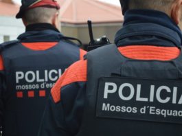 Patru români au lovit o femeie cu dizabilități, ca să-i fure geanta, în Spania