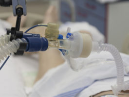 O pacientă a oprit ventilatorul unei colege de salon pentru că o enerva zgomotul