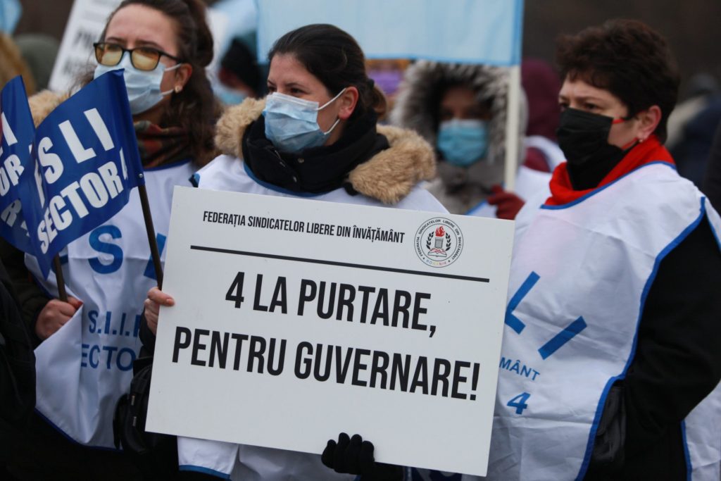 Oferta guvernului: 1000 lei pentru profesorii debutanți și salarii mai mari pentru personalul nedidactic