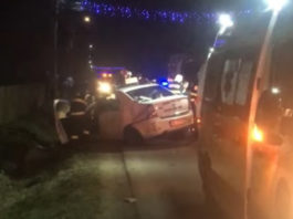 Șapte răniţi după ce o mașină-școală s-a ciocnit cu un alt autoturism