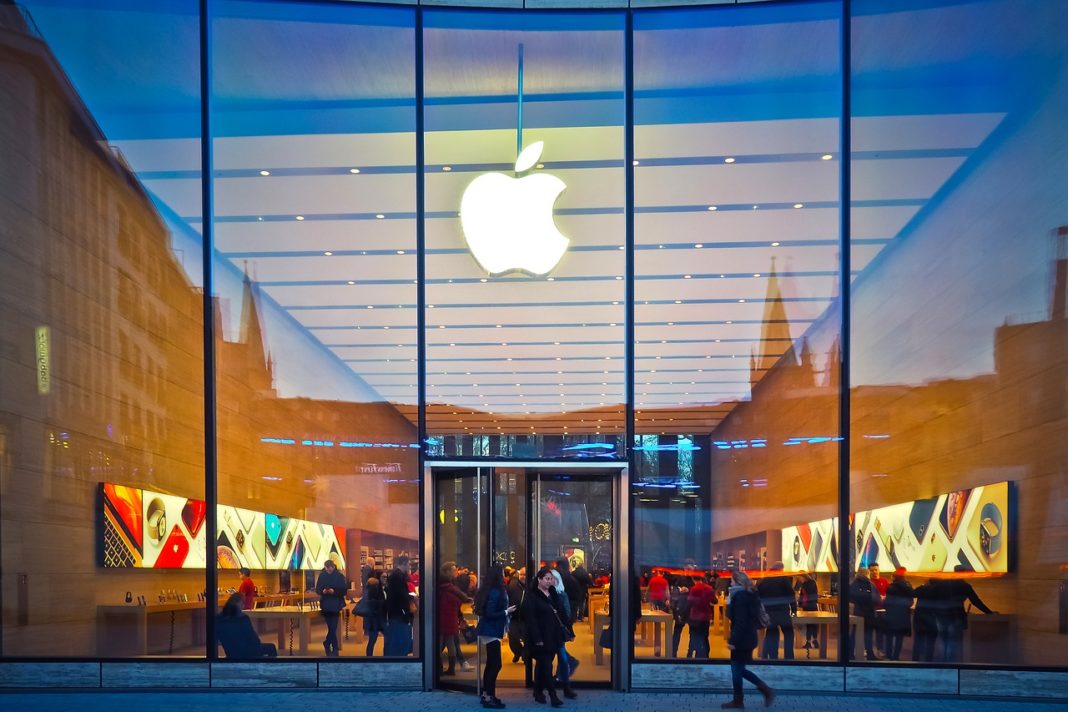 Apple va solicita angajaţilor din retail şi corporativi dovada vaccinării anti-Covid cu doza rapel