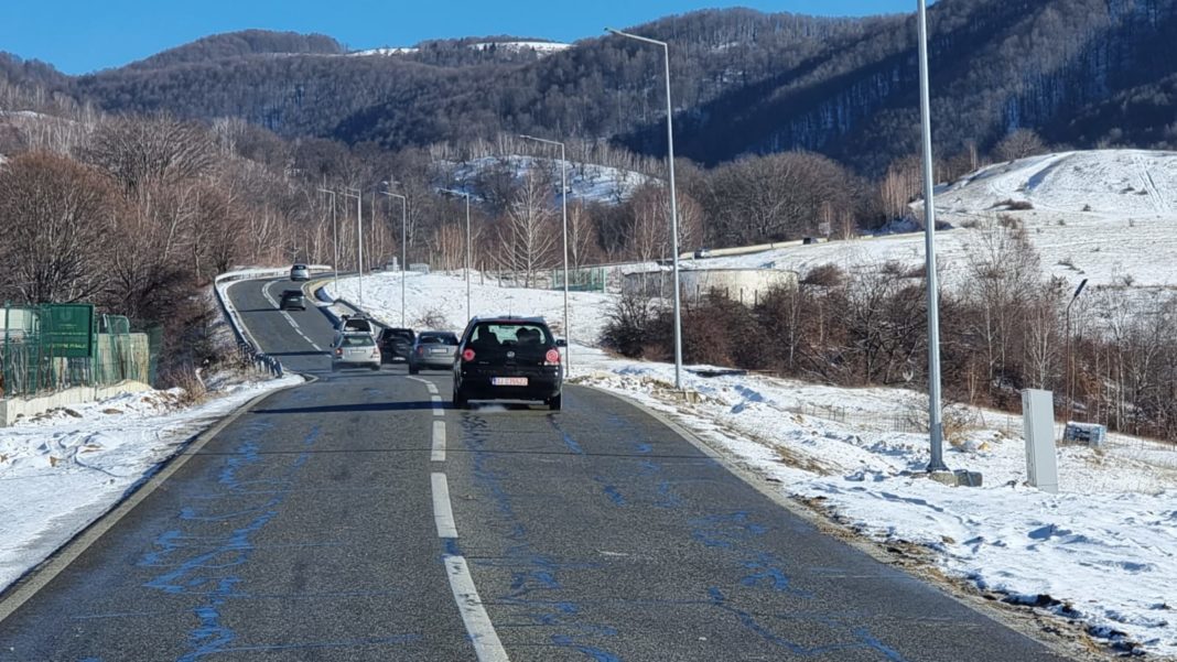 Gorj: A fost reluată circulația rutieră între Novaci și Rânca