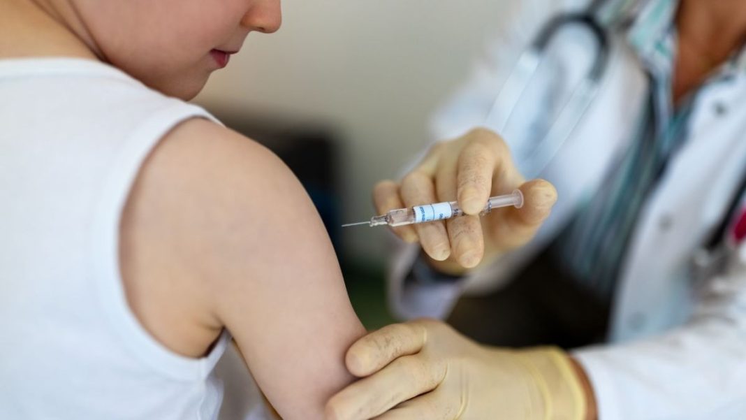Specialiştii germani consideră că o singură doză de vaccin anti-Covid e suficientă pentru copiii sănătoşi