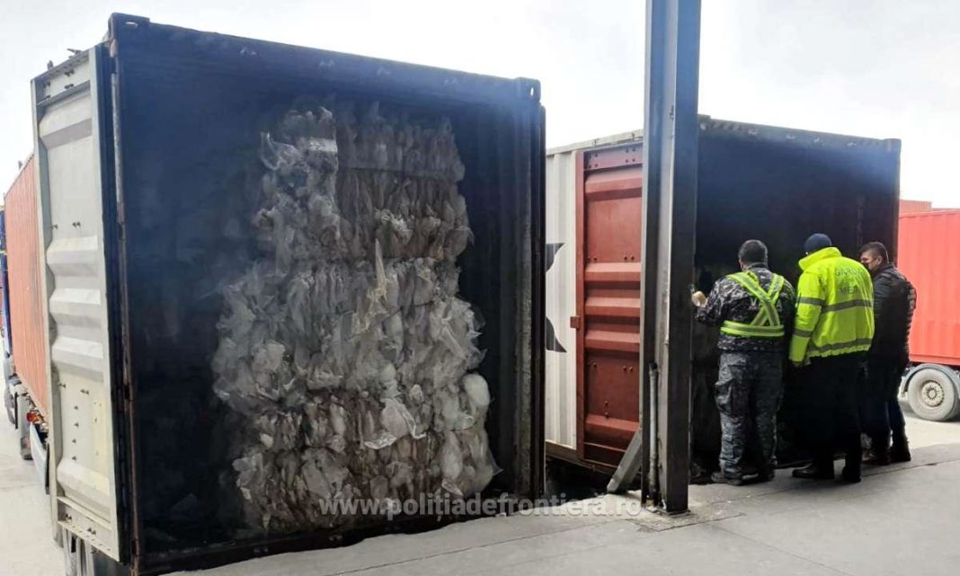 38 de tone de deşeuri din plastic din Marea Britanie, descoperite în Portul Constanţa