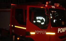 Incendiu puternic la un bloc din Constanţa. 13 persoane, evacuate