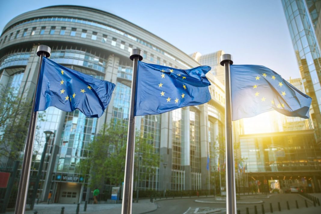 Parlamentul European a înăsprit regulile pentru activităţile de lobby