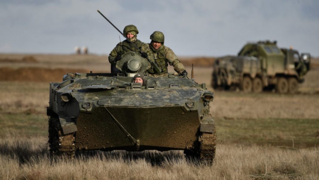 Rusia face exerciții cu tancuri la granița cu Ucraina