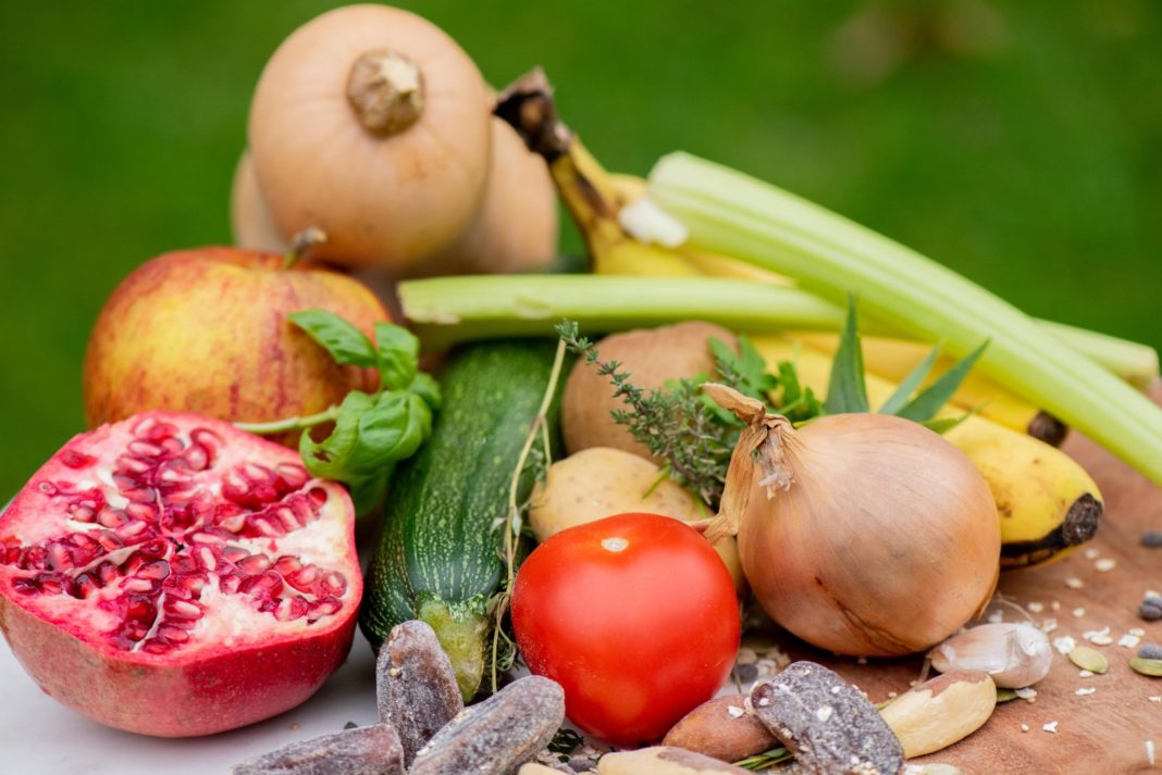 În România doar 2% din populaţie mănâncă zilnic cel puţin cinci porţii de fructe şi legume