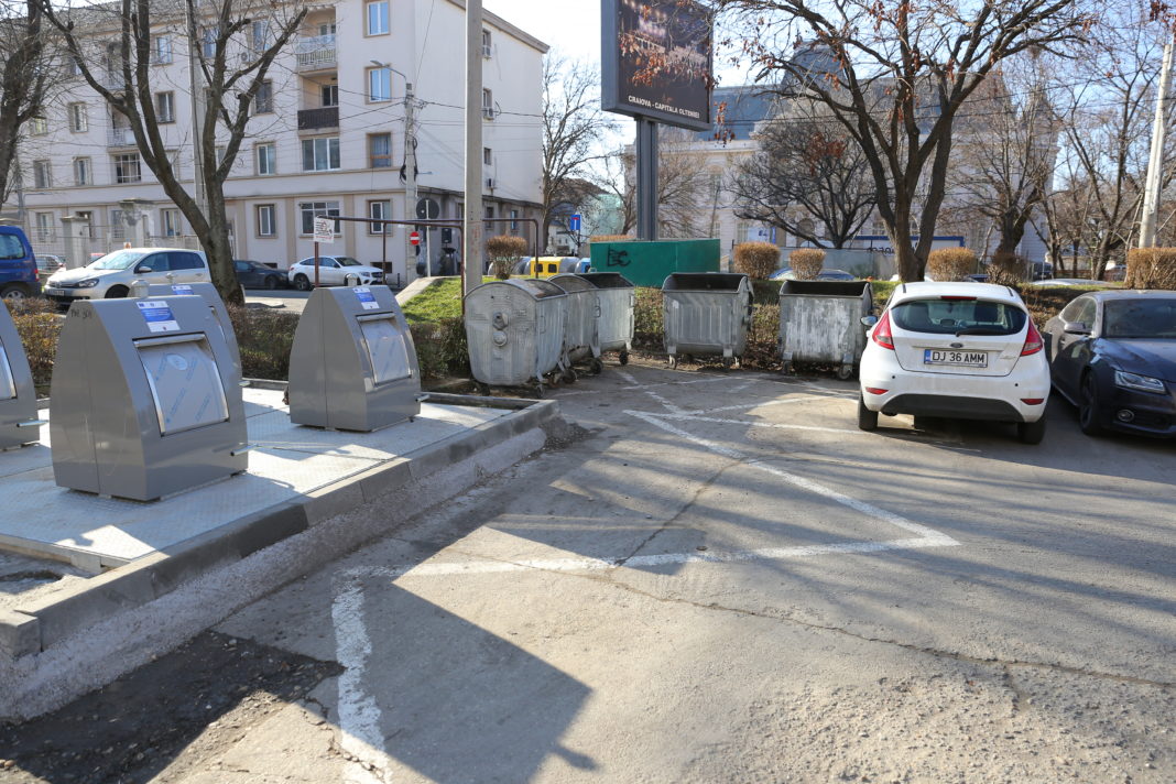 Şoferii sunt atenţionaţi să nu parcheze în apropierea containerelor de gunoi