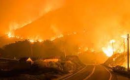 Sute de persoane evacuate din cauza unui nou incendiu în California