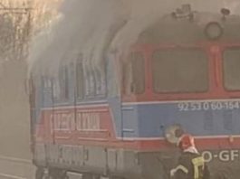 Locomotiva unui tren de marfă a luat foc în apropiere de Ploieşti