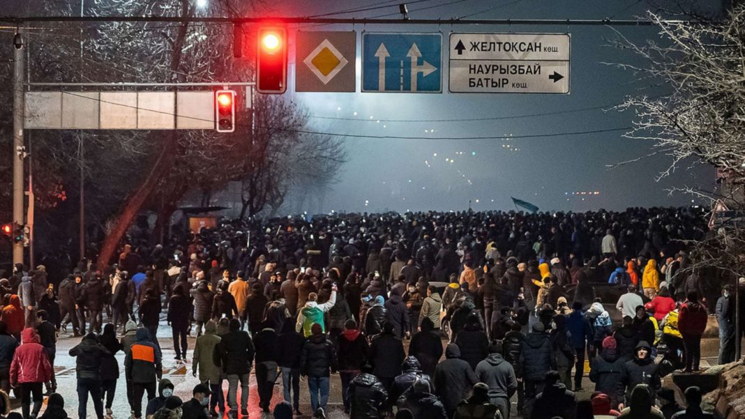 În Republica Kazahstan în ultimele zile au avut loc mișcări de masă, însoțite și de violențe pe fondul unor revendicări socio-economice