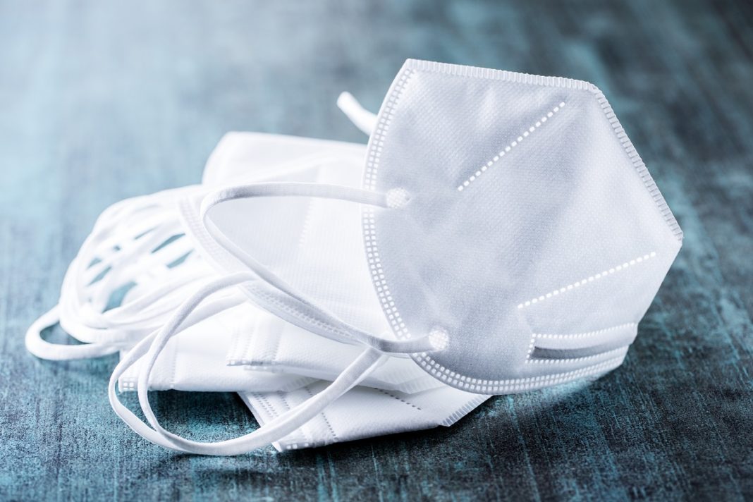 Ministrul Sănătăţii recomandă purtarea măștilor chirurgicale sau FFP2