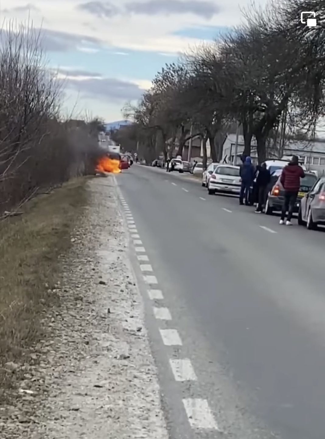 Gorj: Mașină arsă la Scoarța
