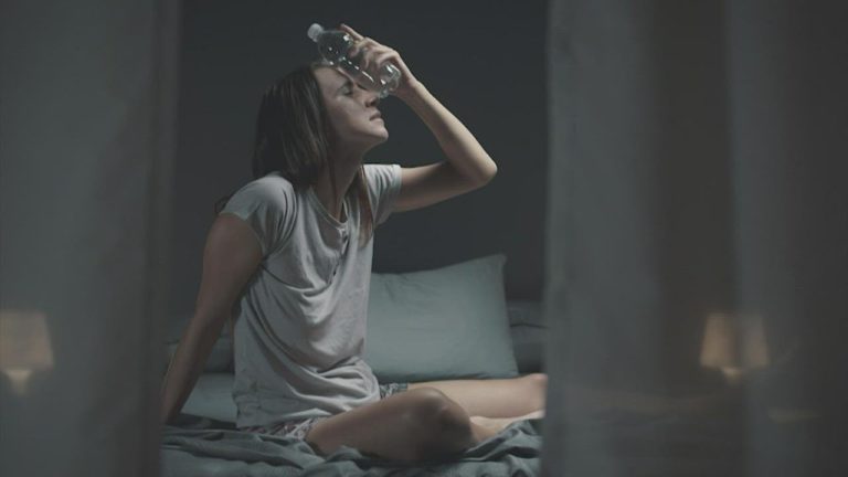 (VIDEO) Alte două simptome specifice variantei Omicron
