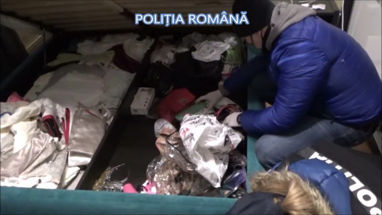(VIDEO) Patru persoane, reținute pentru proxenetism și înșelăciune, prin metoda ghicitului