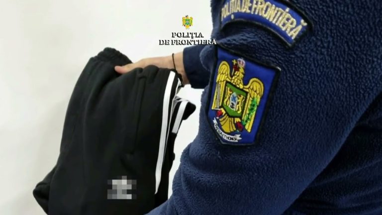 (VIDEO) Sute de mii de parfumuri, cosmetice şi jucării contrafăcute, confiscate