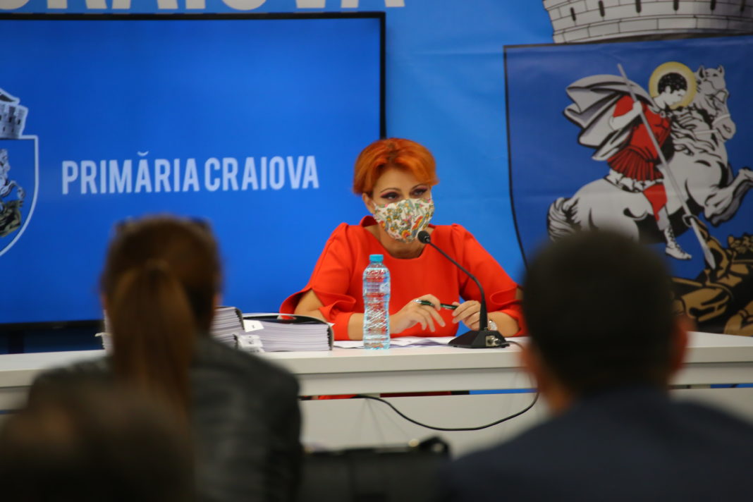 Nicio majorare de salariu în 2022, în familia „Administraţie“ din Primăria Craiova