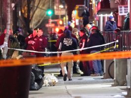 Doi poliţişti new yorkezi au murit în urma unui atac în cartierul Harlem
