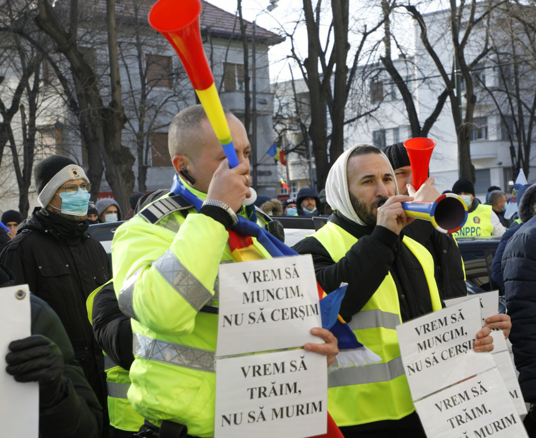 Proteste ale polițiștilor și angajaților din penitenciare