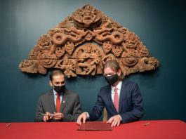 Un muzeu de artă din New York a returnat Nepalului două sculpturi din lemn furate