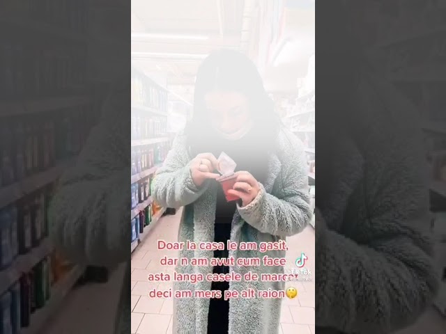 (VIDEO) O tânără s-a filmat în timp ce înțepa prezervative într-un supermarket