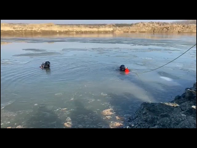 (VIDEO) A murit după ce a căzut cu buldoexcavatorul în lacul unei balastiere