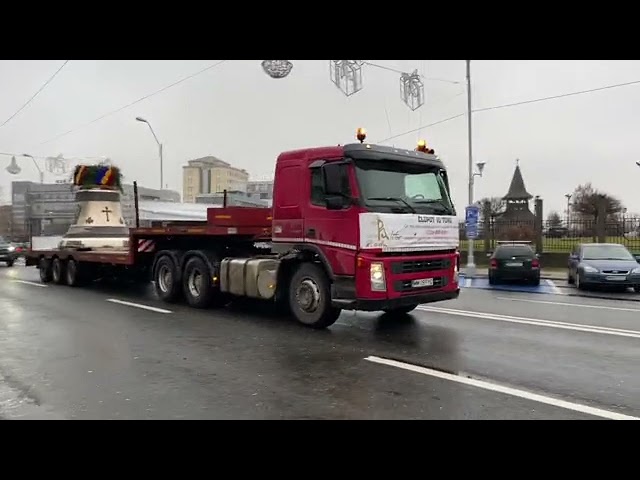 (VIDEO) Cel mai mare clopot are 10 tone, se aude de la 70 km și poate trage în balans 70 de mașini