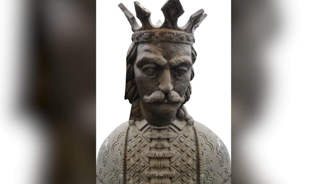 O statuie a lui Ștefan cel Mare a dispărut dintr-un depozit al Primăriei Tecuci