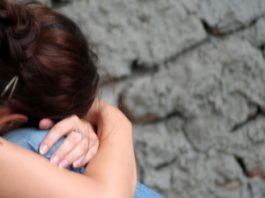 Cinci români au violat o femeie cu handicap mintal, pe un câmp din Spania