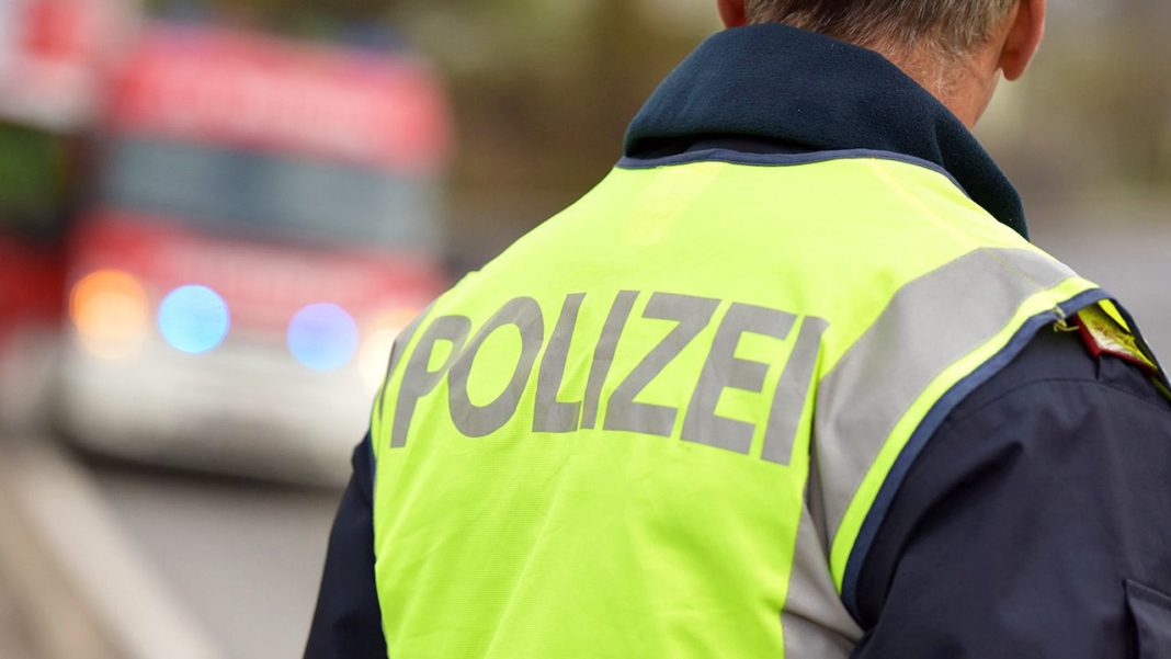 uid_7c2f6f6935405c24ff31d97a2e32dd991643570225321_width_1280_play_0_pos_0_gs_0_height_720_sledztwo-przejal-urzad-policji-kryminalnej-karyntii-fot-shutterstock Se pare că românca a dat intenționat cu mașina peste fosta soție și copilul de 5 ani, al actualului ei iubit