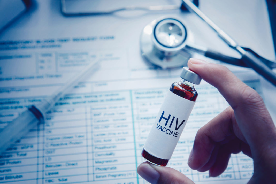 Imunogenii utilizaţi au fost dezvoltaţi de organizaţia de cercetare ştiinţifică International AIDS Vaccine Initiative (IAVI) şi Scripps Research Institute, cu sprijinul fundaţiei Bill & Melinda Gates, al Institutului Naţional de Boli Infecţioase din SUA (NIAD) şi Moderna