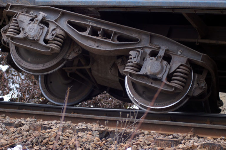Trei vagoane ale unui tren de marfă au deraiat la Galați