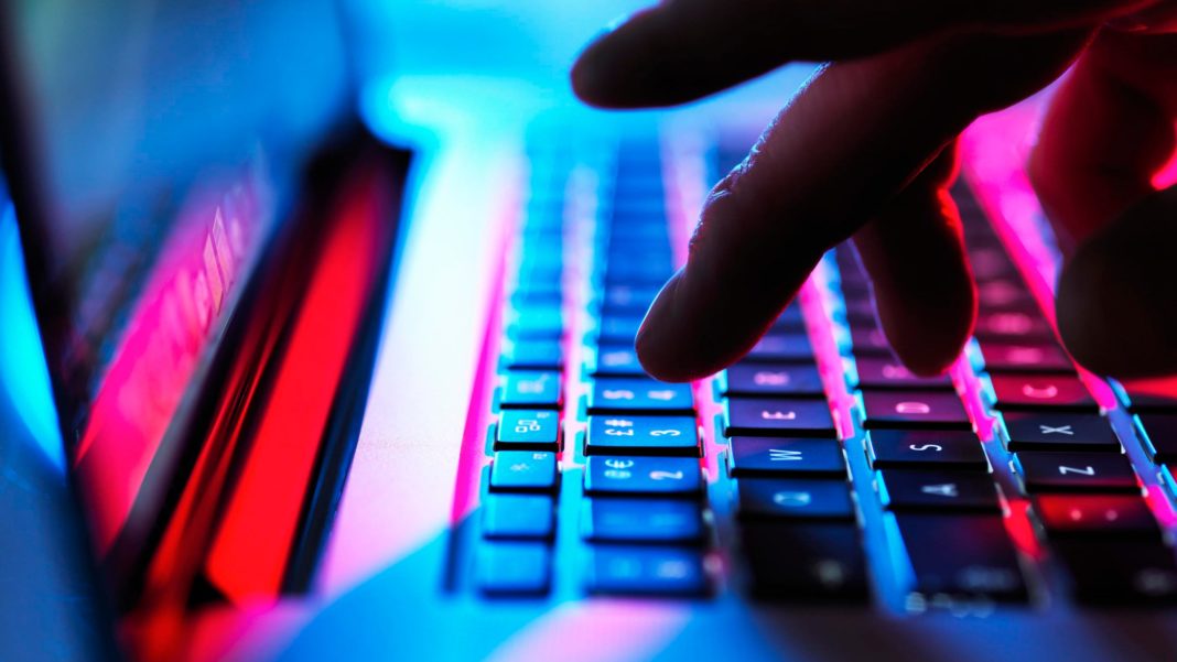 Autorităţile ucrainene au anunţat în această săptămână că au văzut indicii online că hackerii pregătesc un atac major asupra agenţiilor guvernamentale, băncilor şi sectorului de apărare