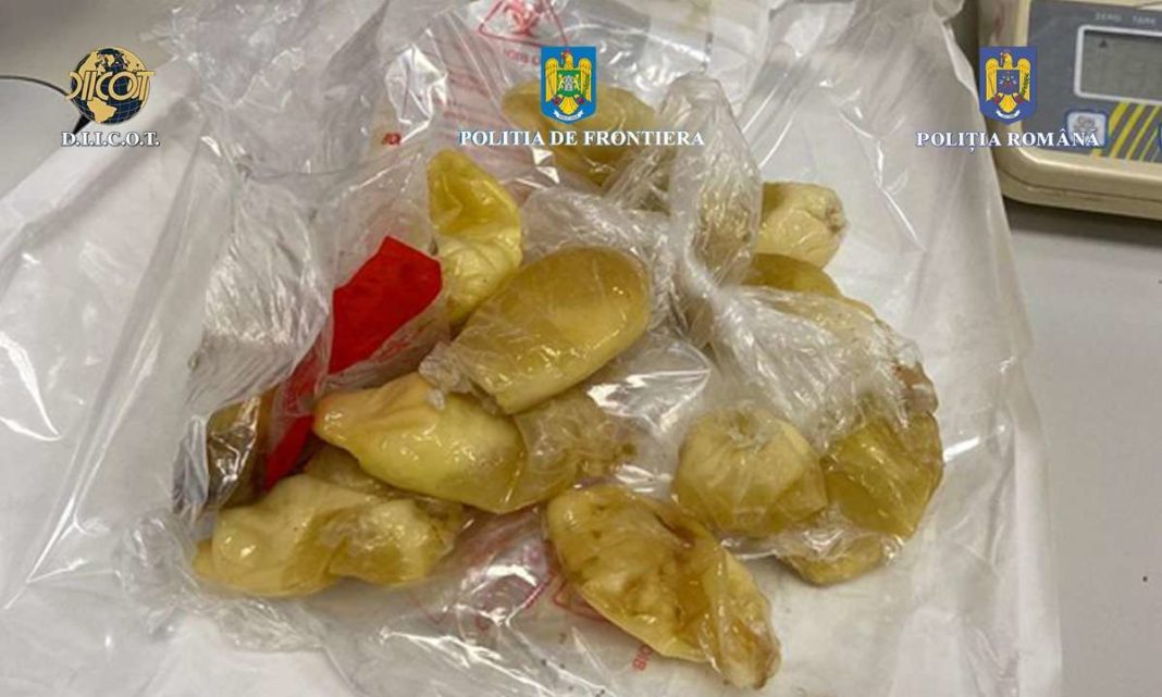 Brazilianca fost transportată la un spital unde, în perioada 15 - 17.02.2022, a eliminat cantitatea totală de aproximativ 1 kilogram de substanță vâscoasă ce conținea cocaină