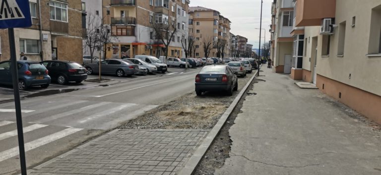 Vâlcea: Noi locuri de parcare amenajate pe strada Ostroveni