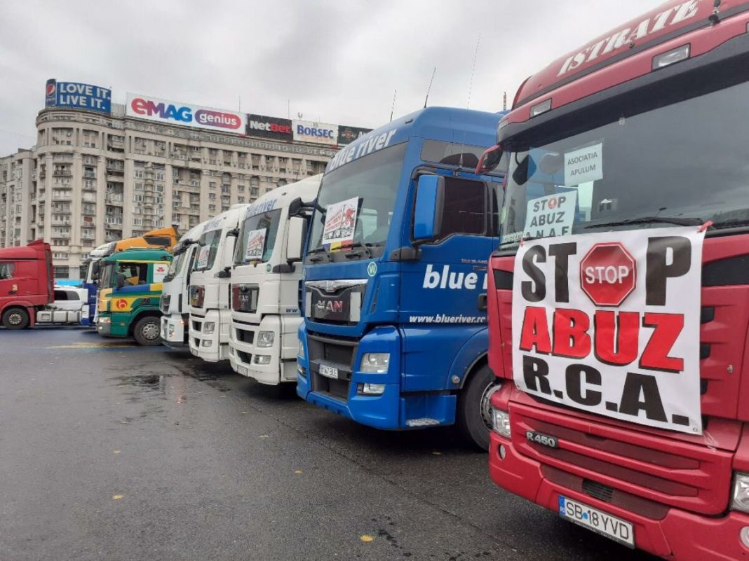 Transportatorii amenință cu proteste în stradă dacă Guvernul nu va interveni pentru plafonarea preţurilor la asigurările RCA